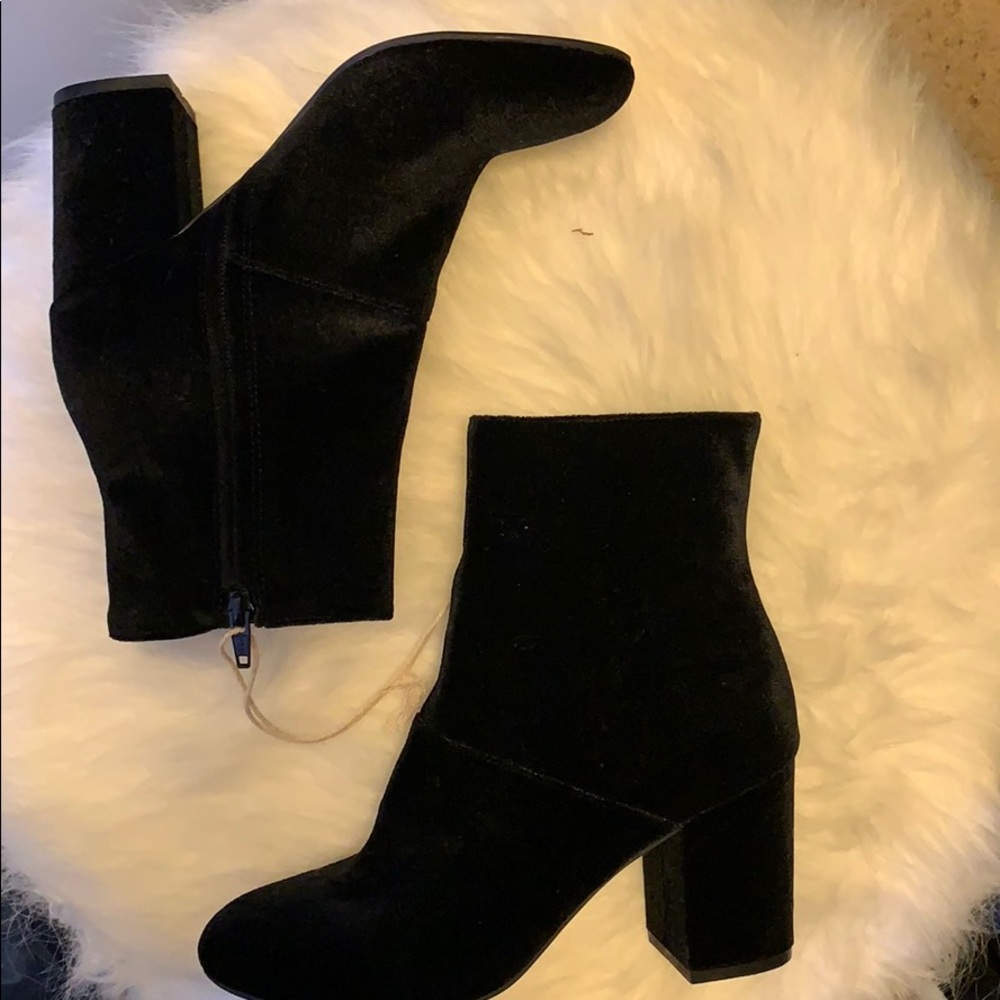 American Eagle Sock booties